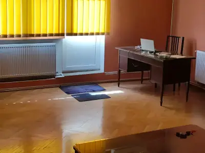 Apartament de inchiriere Sector 5 Bucuresti birou cu laptop